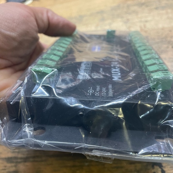 botex MU24 dmx 512 signal to analog converter .
New - Picture 4 of 7